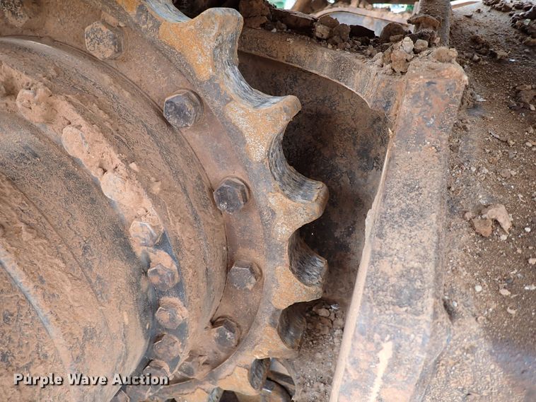 image for item MF9498 2003 John Deere 200C LC  excavator