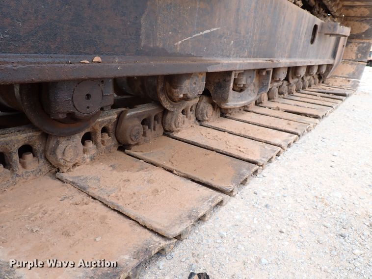 image for item MF9498 2003 John Deere 200C LC  excavator