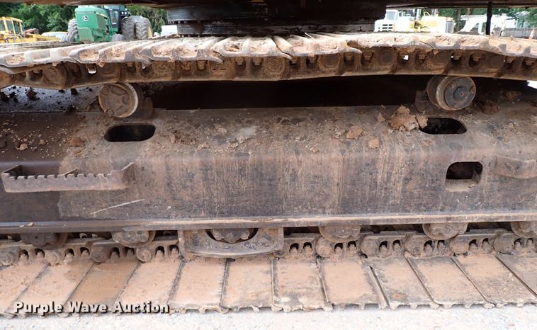 image for item MF9498 2003 John Deere 200C LC  excavator