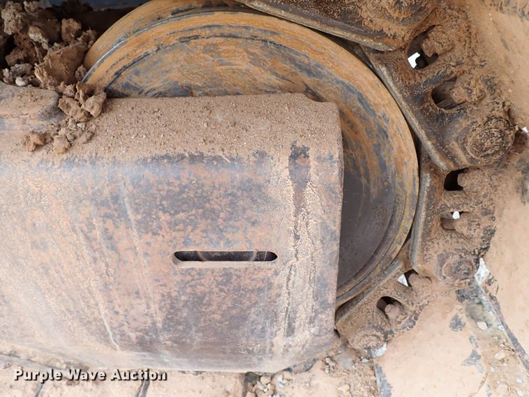 image for item MF9498 2003 John Deere 200C LC  excavator