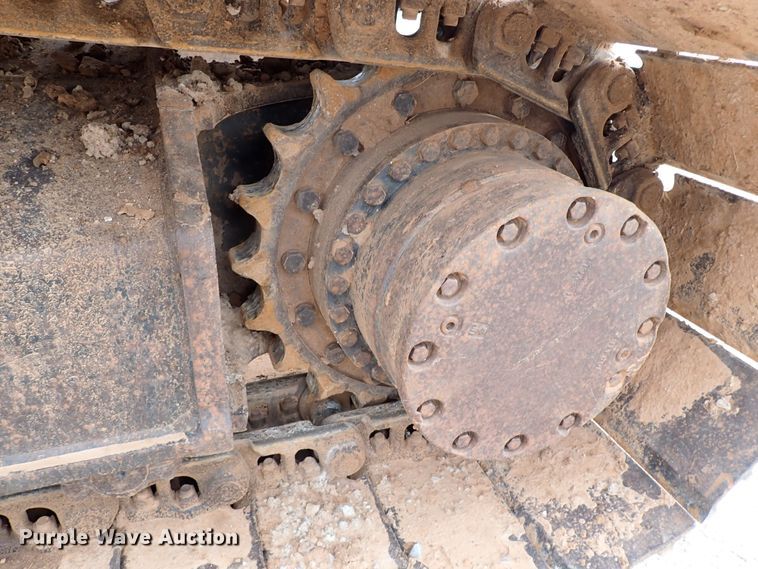 image for item MF9498 2003 John Deere 200C LC  excavator