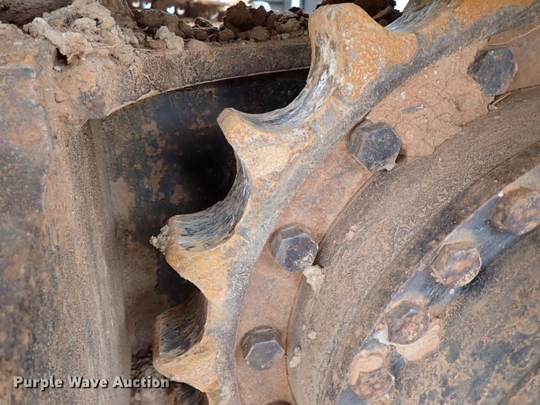 image for item MF9498 2003 John Deere 200C LC  excavator