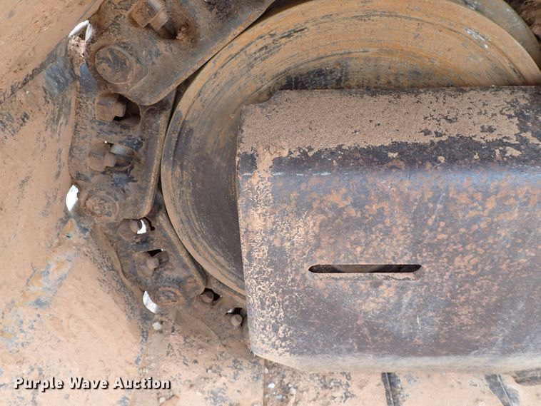 image for item MF9498 2003 John Deere 200C LC  excavator