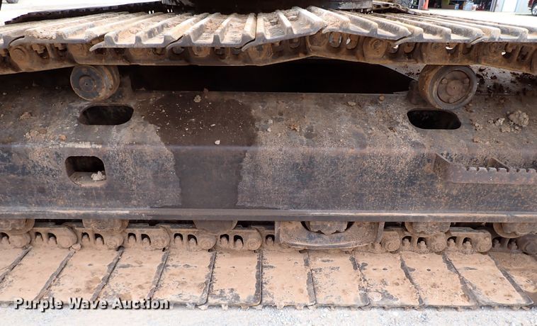 image for item MF9498 2003 John Deere 200C LC  excavator