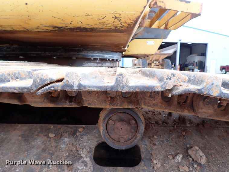 image for item MF9498 2003 John Deere 200C LC  excavator