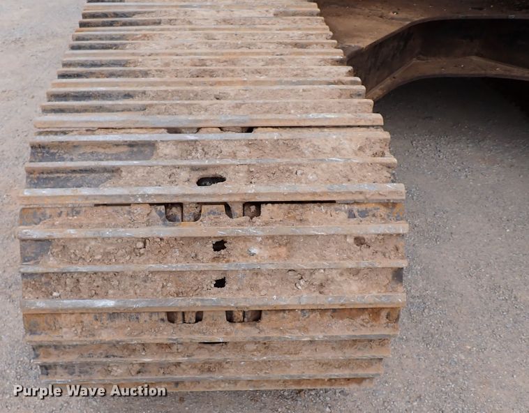 image for item MF9498 2003 John Deere 200C LC  excavator