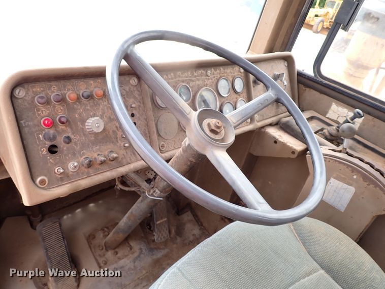 image for item MF9500 1987 Caterpillar D25C  haul truck