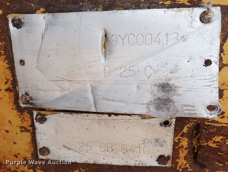 image for item MF9500 1987 Caterpillar D25C  haul truck