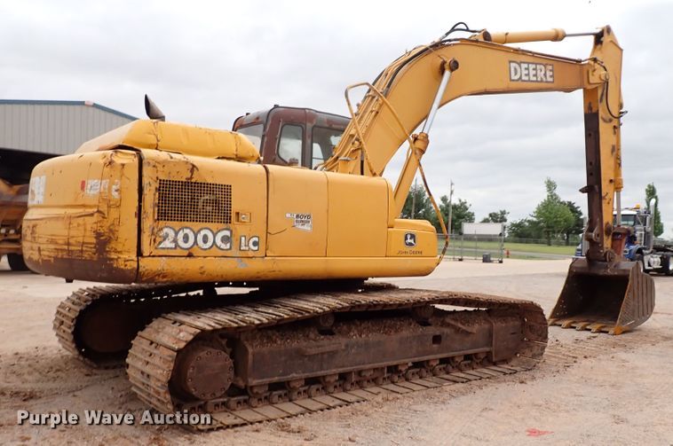 image for item MF9506 2002 John Deere 200C LC  excavator