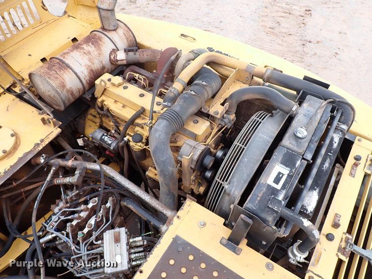 image for item MF9506 2002 John Deere 200C LC  excavator