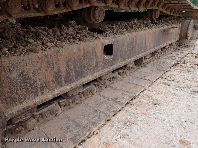 image for item MF9506 2002 John Deere 200C LC  excavator