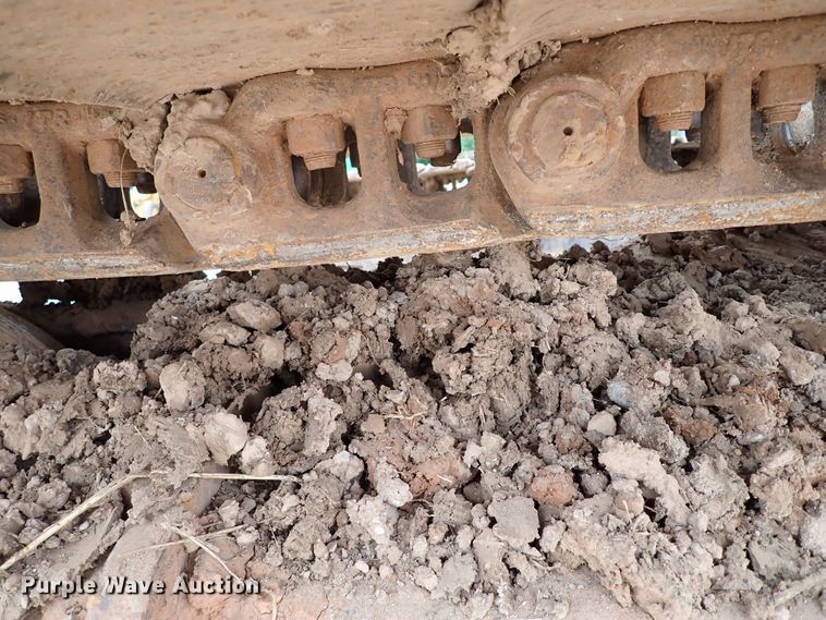 image for item MF9506 2002 John Deere 200C LC  excavator