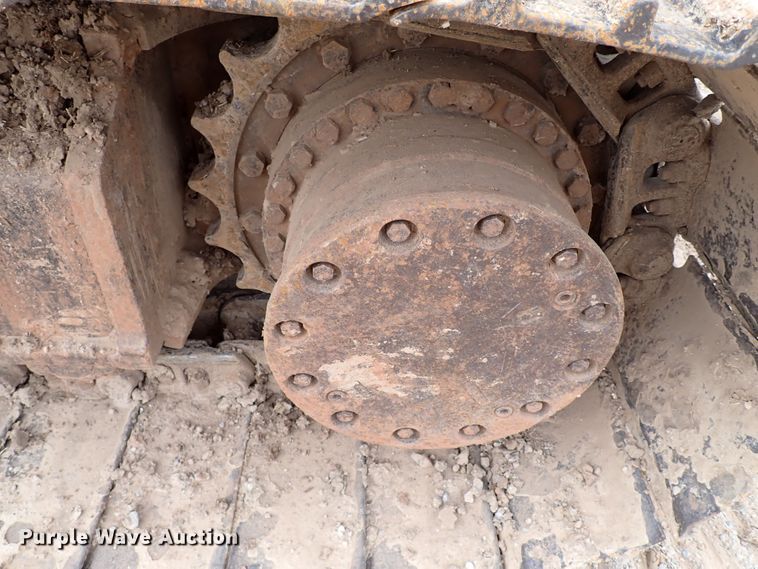 image for item MF9506 2002 John Deere 200C LC  excavator