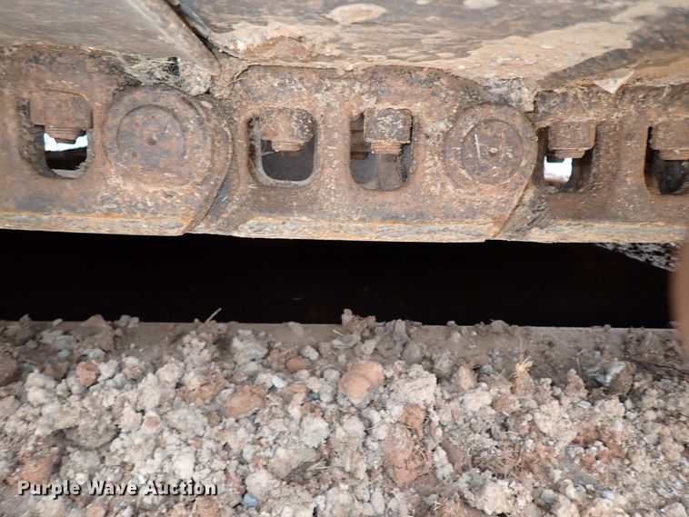 image for item MF9506 2002 John Deere 200C LC  excavator