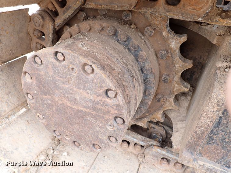 image for item MF9506 2002 John Deere 200C LC  excavator