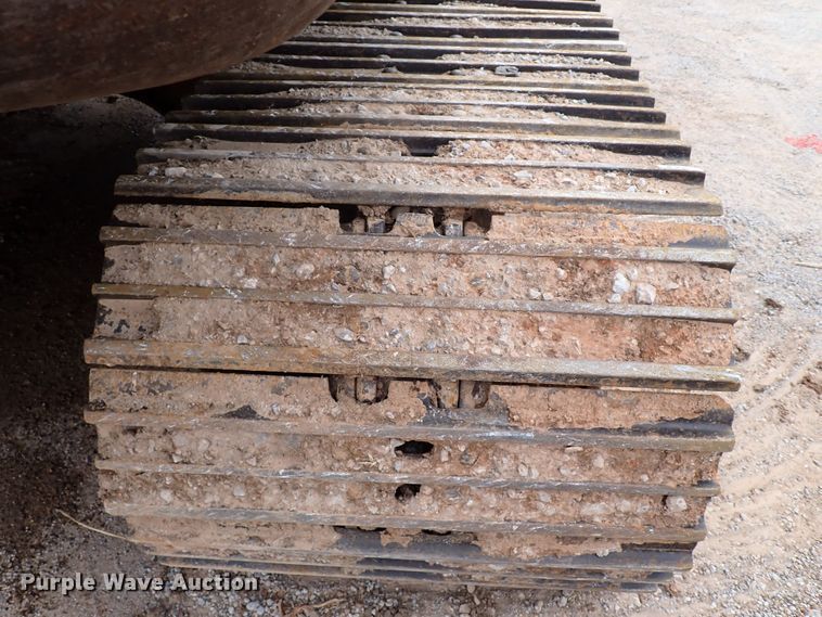 image for item MF9506 2002 John Deere 200C LC  excavator