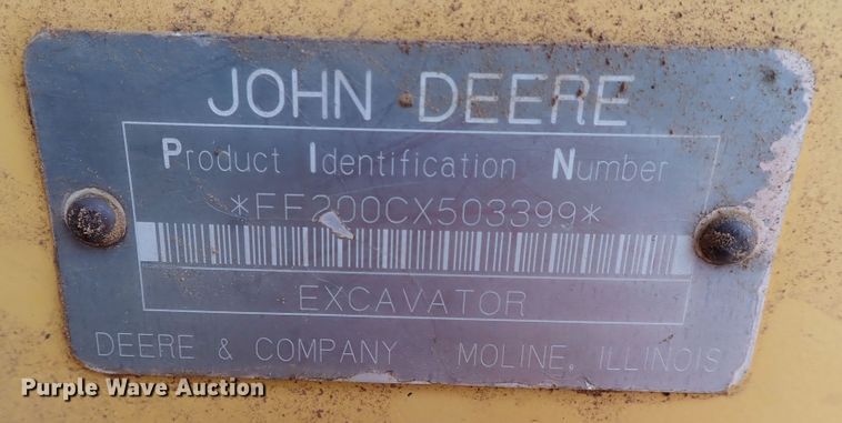 image for item MF9506 2002 John Deere 200C LC  excavator