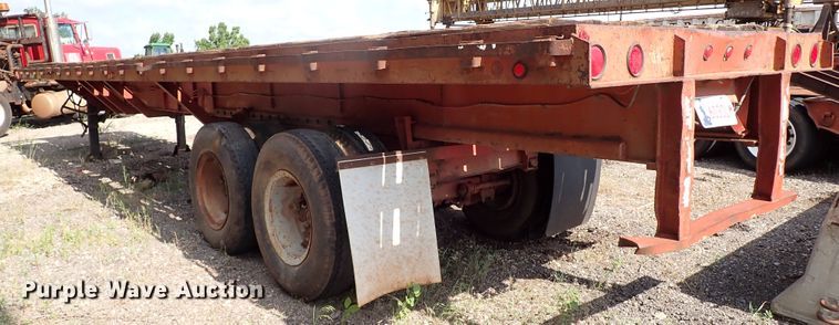 image for item MF9511 1979 Hobbs FBE-EP-40/65  flatbed trailer