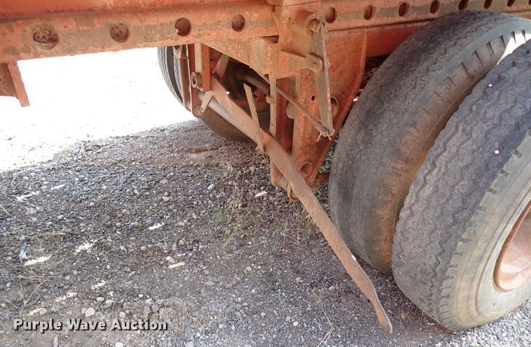 image for item MF9511 1979 Hobbs FBE-EP-40/65  flatbed trailer