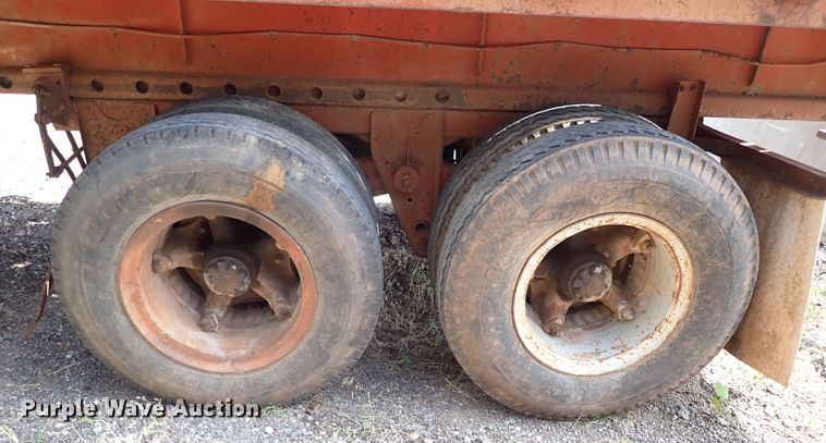 image for item MF9511 1979 Hobbs FBE-EP-40/65  flatbed trailer