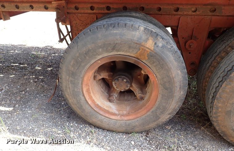 image for item MF9511 1979 Hobbs FBE-EP-40/65  flatbed trailer