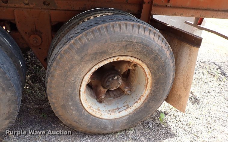 image for item MF9511 1979 Hobbs FBE-EP-40/65  flatbed trailer