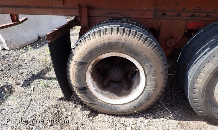 image for item MF9511 1979 Hobbs FBE-EP-40/65  flatbed trailer