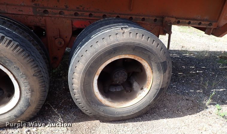 image for item MF9511 1979 Hobbs FBE-EP-40/65  flatbed trailer