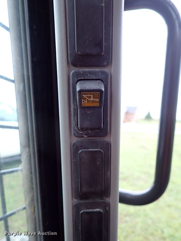 image for item MF9519 2017 Case TR270  tracked skid steer loader