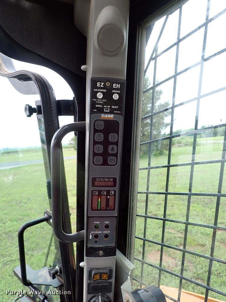 image for item MF9519 2017 Case TR270  tracked skid steer loader