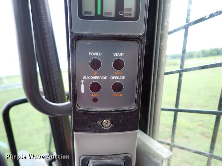 image for item MF9519 2017 Case TR270  tracked skid steer loader