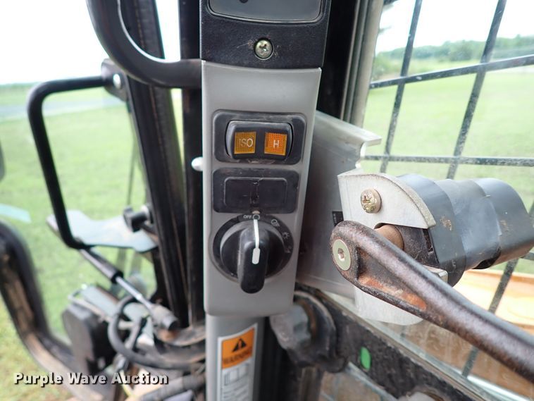 image for item MF9519 2017 Case TR270  tracked skid steer loader