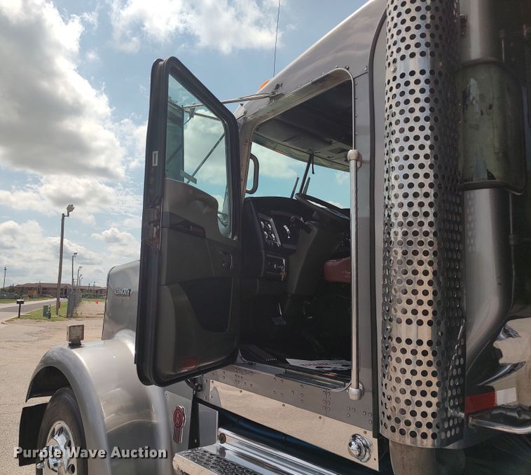 image for item MF9521 2008 Kenworth W900  dump truck