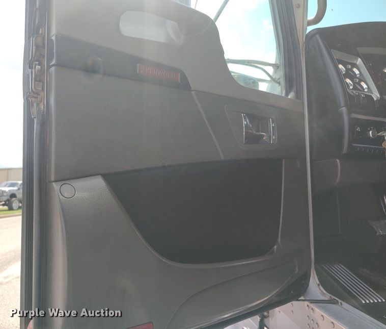 image for item MF9521 2008 Kenworth W900  dump truck