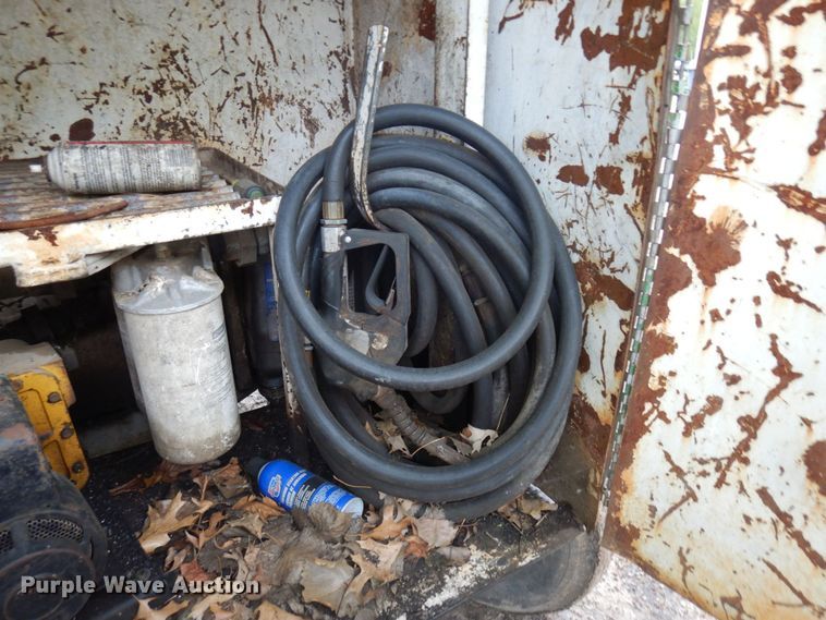 image for item MF9610 Tank trailer