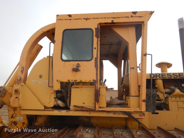 image for item MX9900 Dresser TD-25  dozer