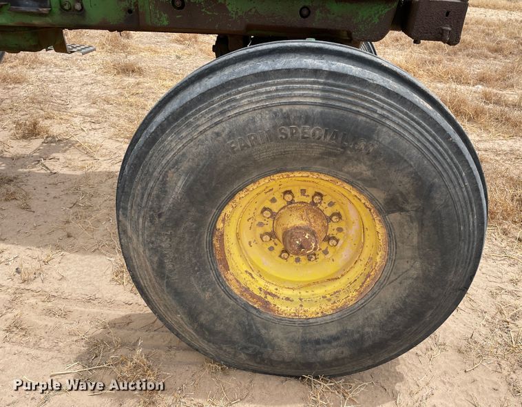 image for item DJ5131 1982 John Deere 4640  tractor