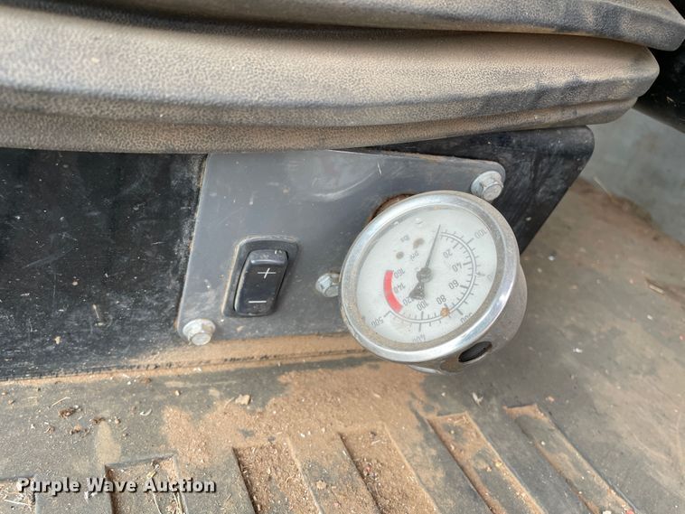 image for item DJ5133 2014 Massey Ferguson WR9760  windrower