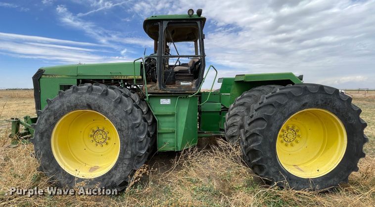 image for item DJ5134 1993 John Deere 8870  4WD tractor