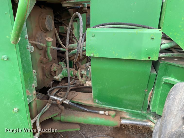image for item DJ5134 1993 John Deere 8870  4WD tractor