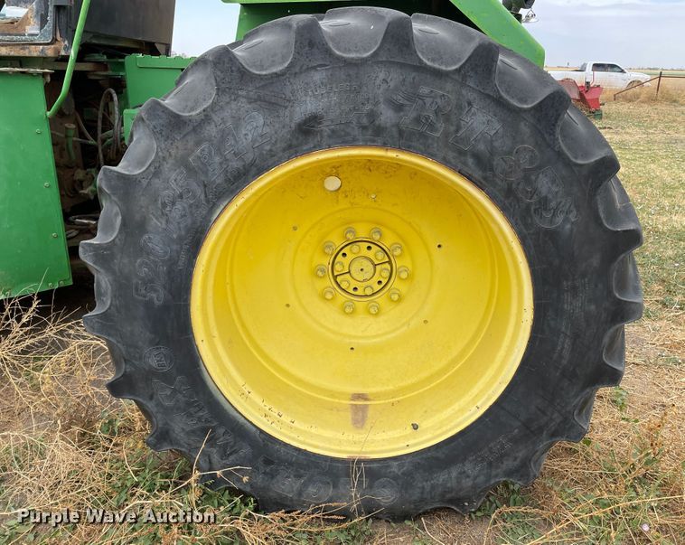 image for item DJ5134 1993 John Deere 8870  4WD tractor