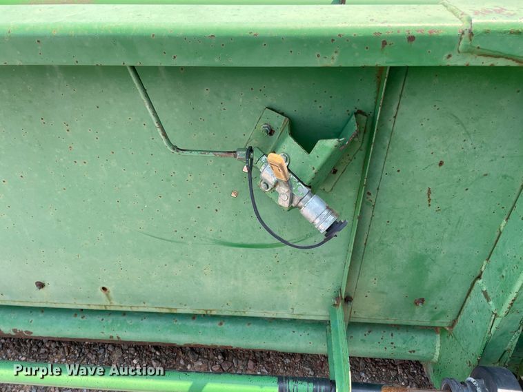 image for item DJ5157 1991 John Deere 9600  combine