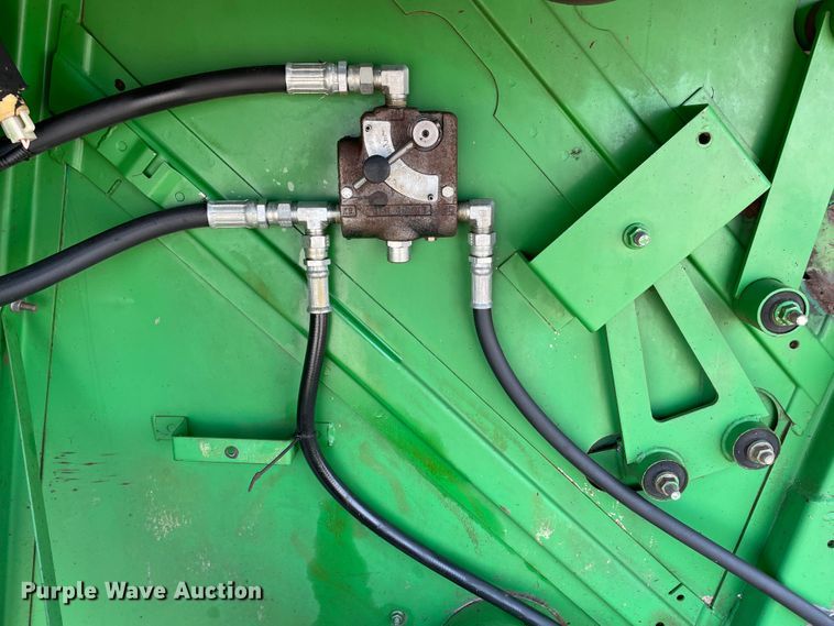 image for item DJ5157 1991 John Deere 9600  combine