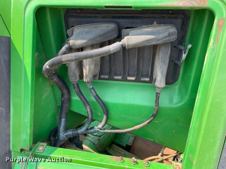 image for item DJ5157 1991 John Deere 9600  combine