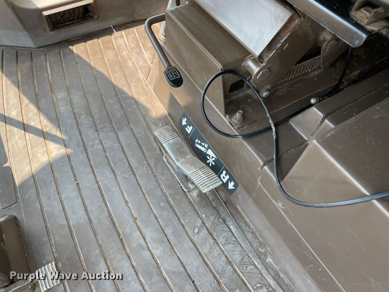 image for item DJ5157 1991 John Deere 9600  combine