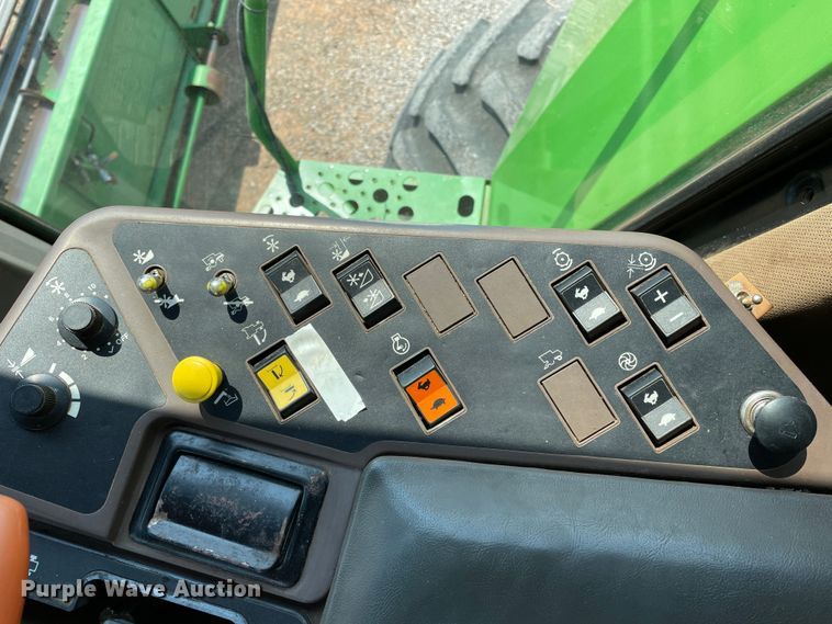 image for item DJ5157 1991 John Deere 9600  combine
