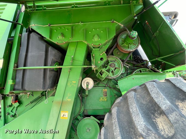 image for item DJ5157 1991 John Deere 9600  combine