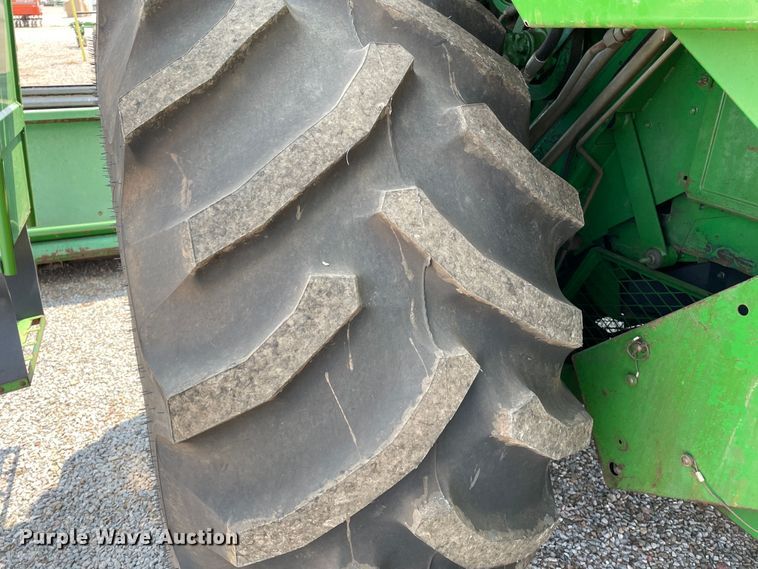 image for item DJ5157 1991 John Deere 9600  combine