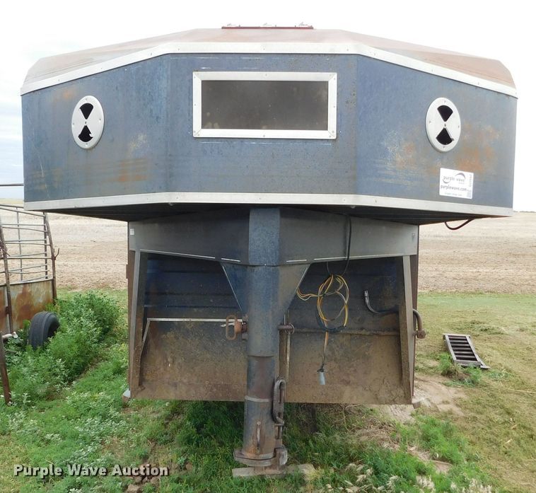 image for item DJ7662 1992 Titan  livestock trailer