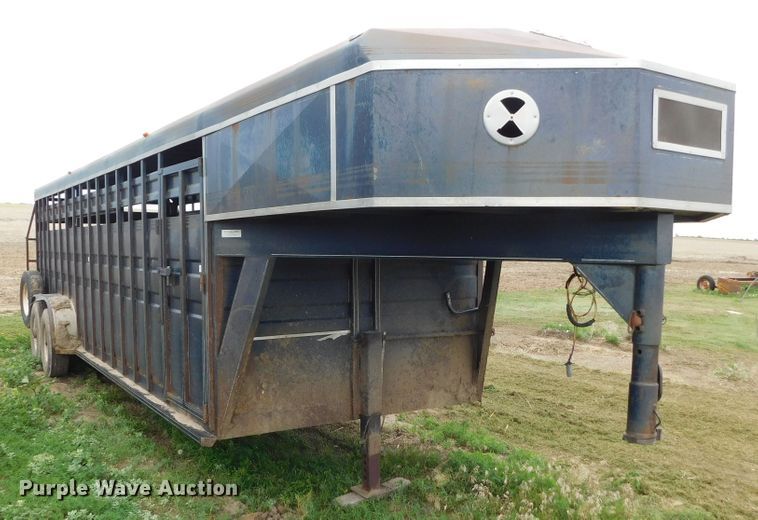 image for item DJ7662 1992 Titan  livestock trailer
